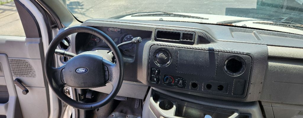 2012 Ford Econoline Image 12