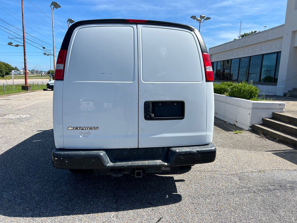 2020 Chevrolet Express Image 11