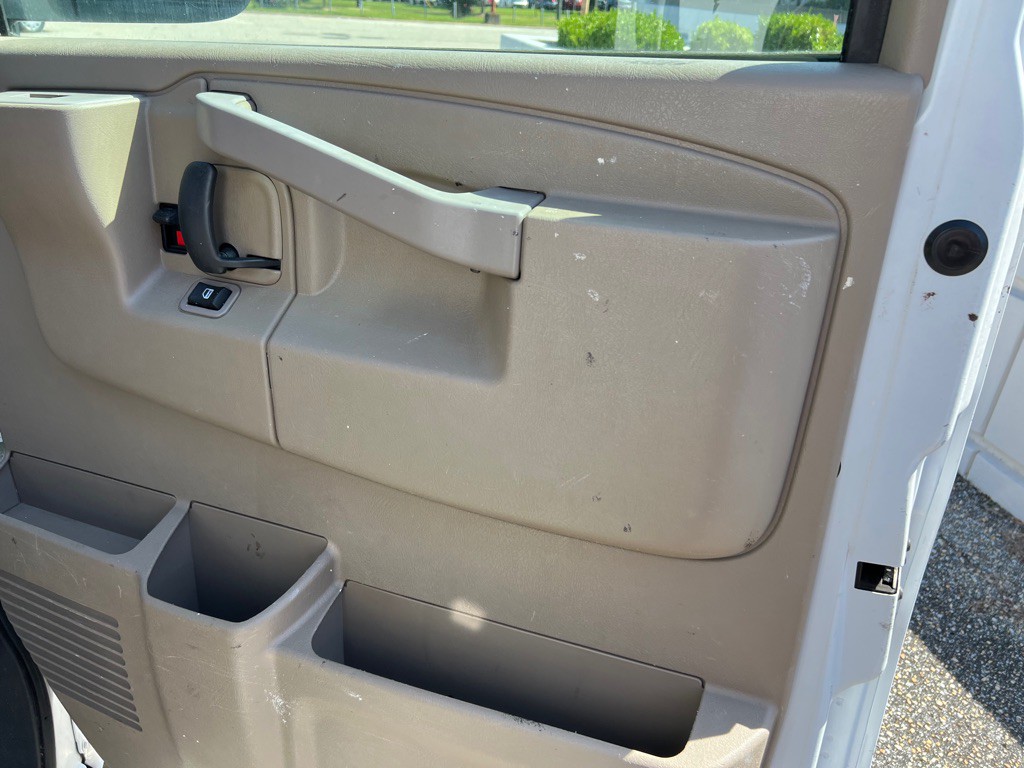 2020 Chevrolet Express Image 17