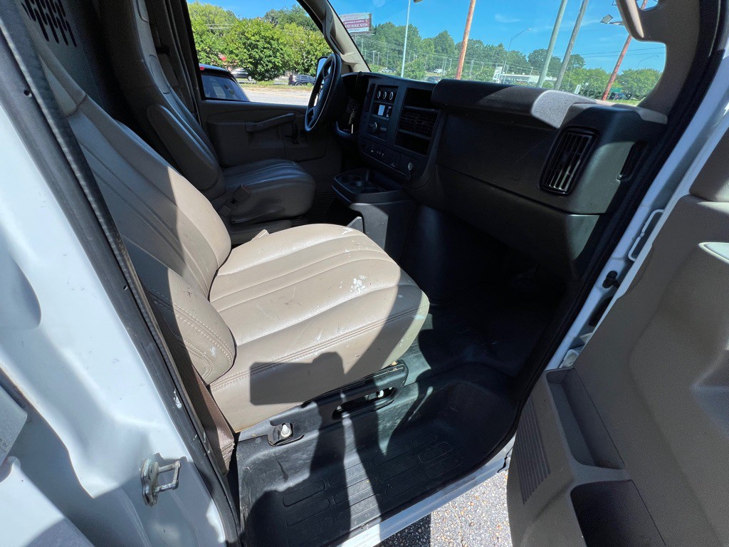 2020 Chevrolet Express Image 18