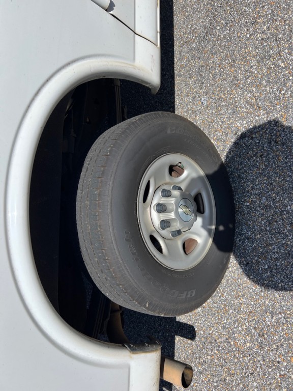 2021 Chevrolet Express Image 9