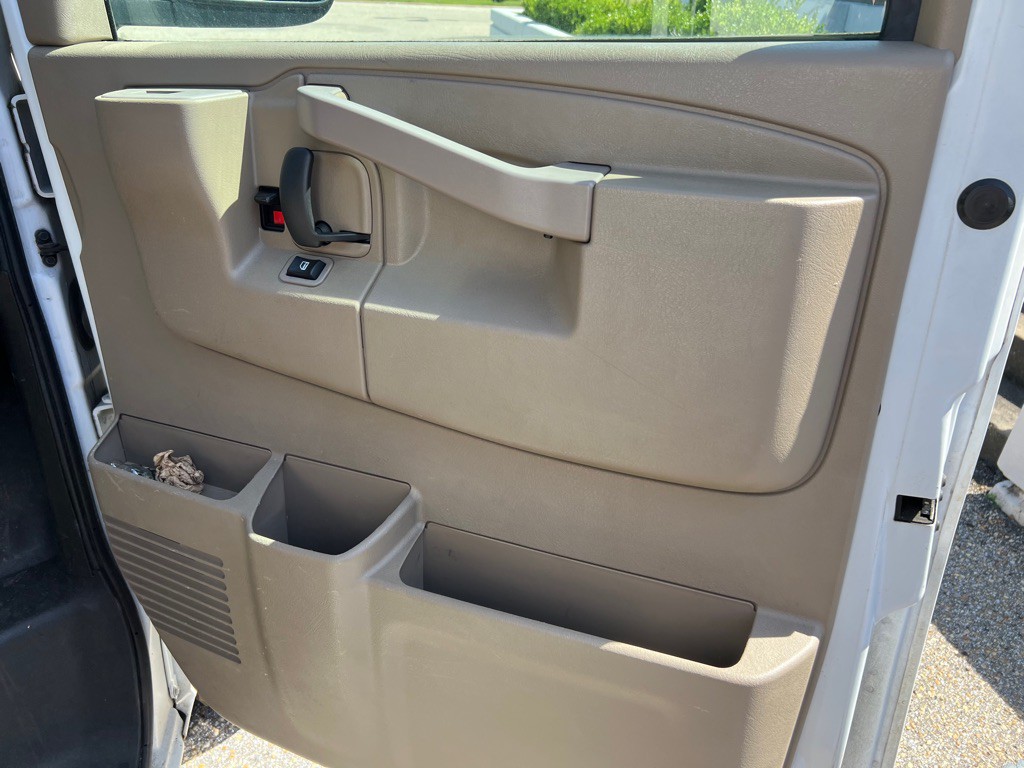 2021 Chevrolet Express Image 12