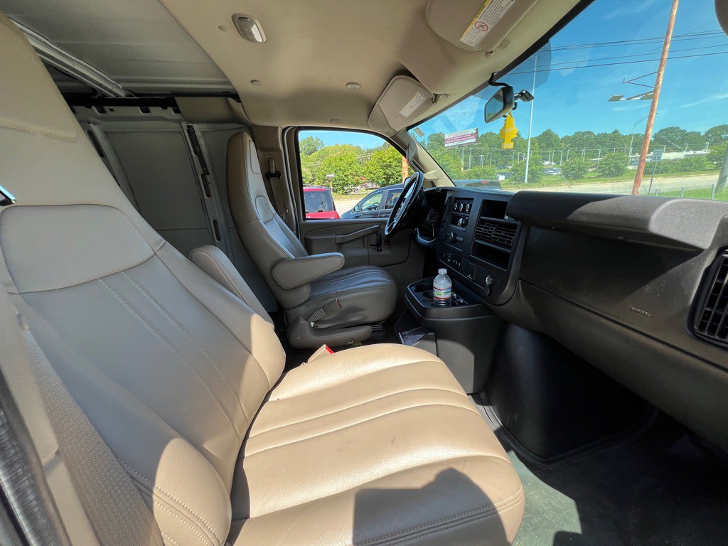 2021 Chevrolet Express Image 13