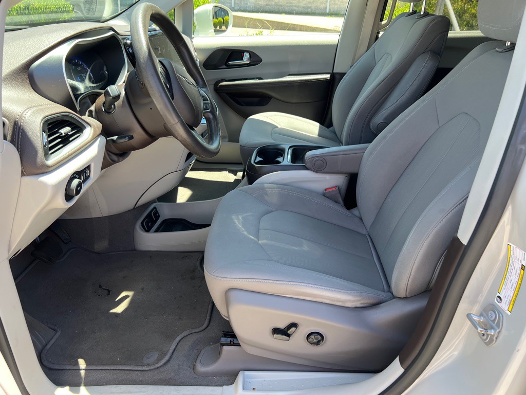 2021 Chrysler Pacifica Image 3