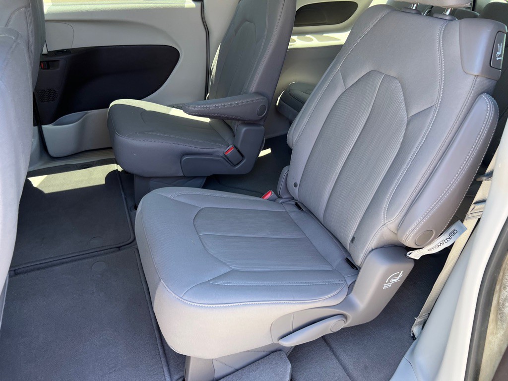 2021 Chrysler Pacifica Image 4