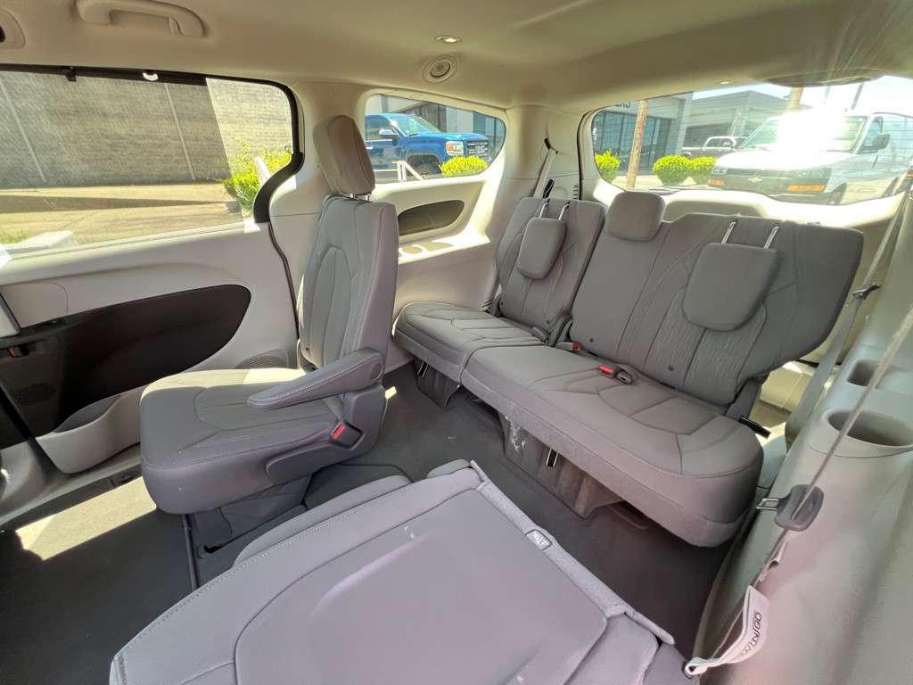 2021 Chrysler Pacifica Image 6