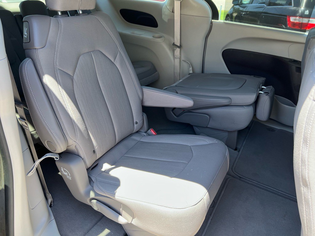2021 Chrysler Pacifica Image 13