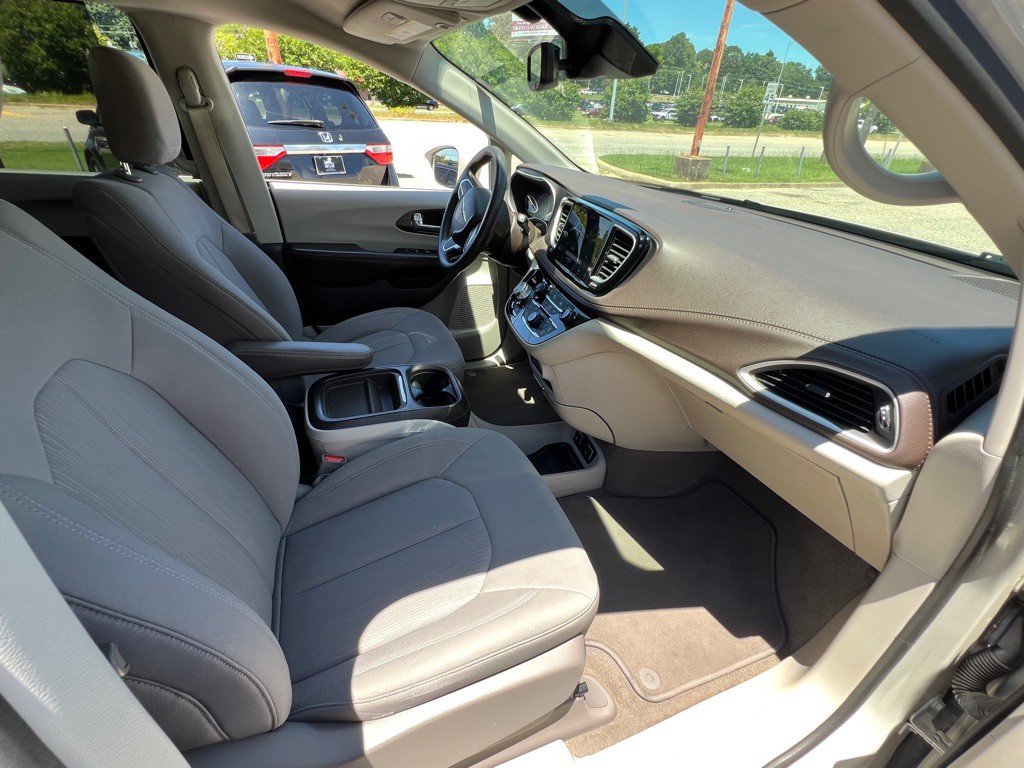 2021 Chrysler Pacifica Image 15