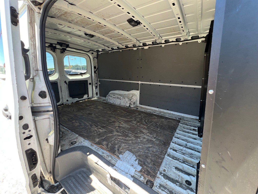 2015 Nissan NV Image 16