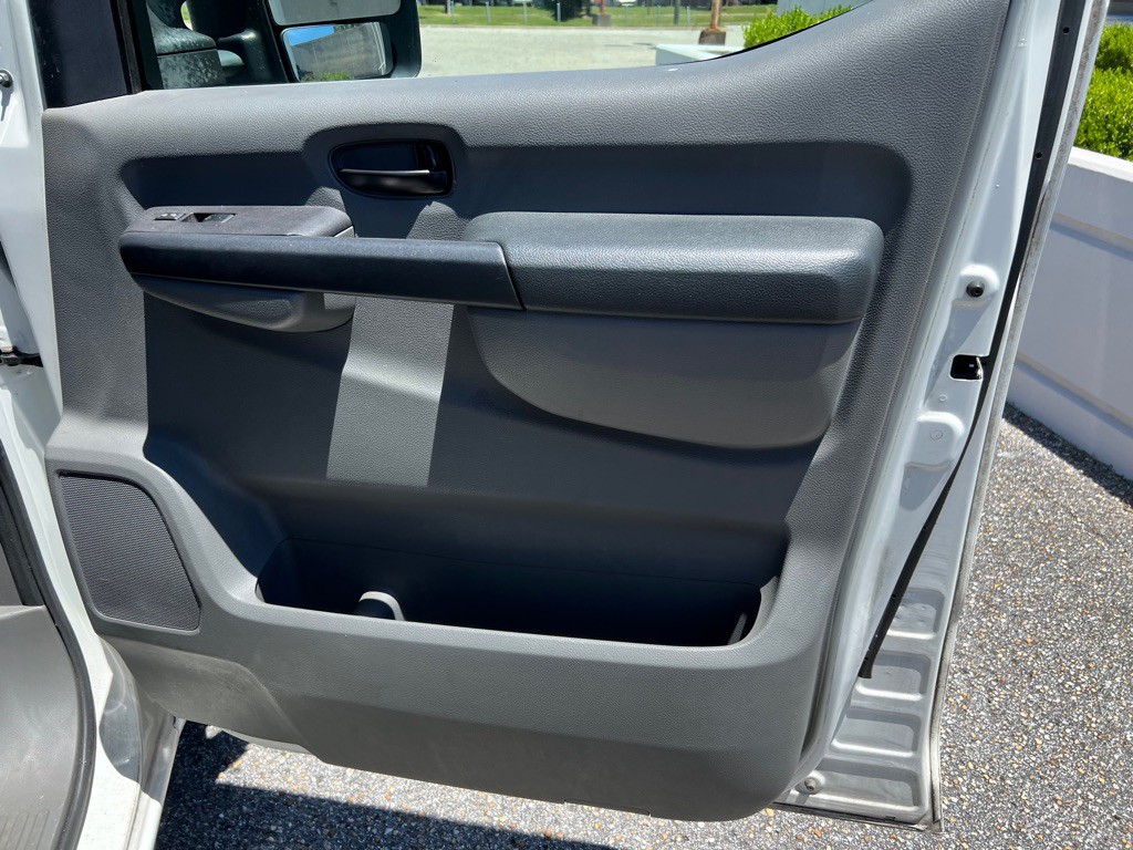 2015 Nissan NV Image 17