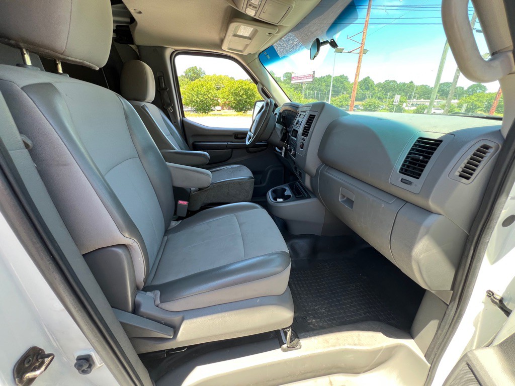 2015 Nissan NV Image 18