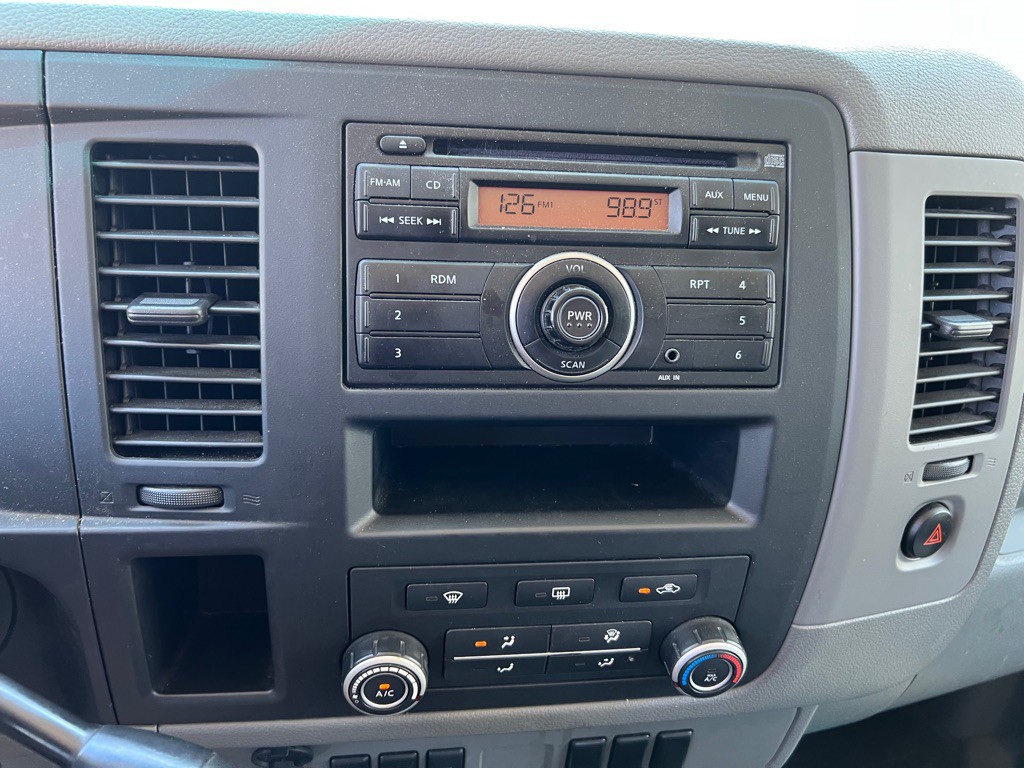 2015 Nissan NV Image 26