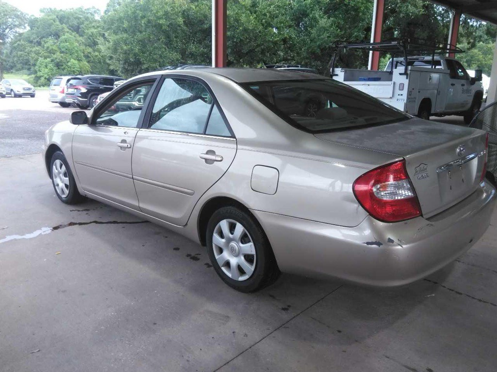 2004 Toyota Camry Image 2