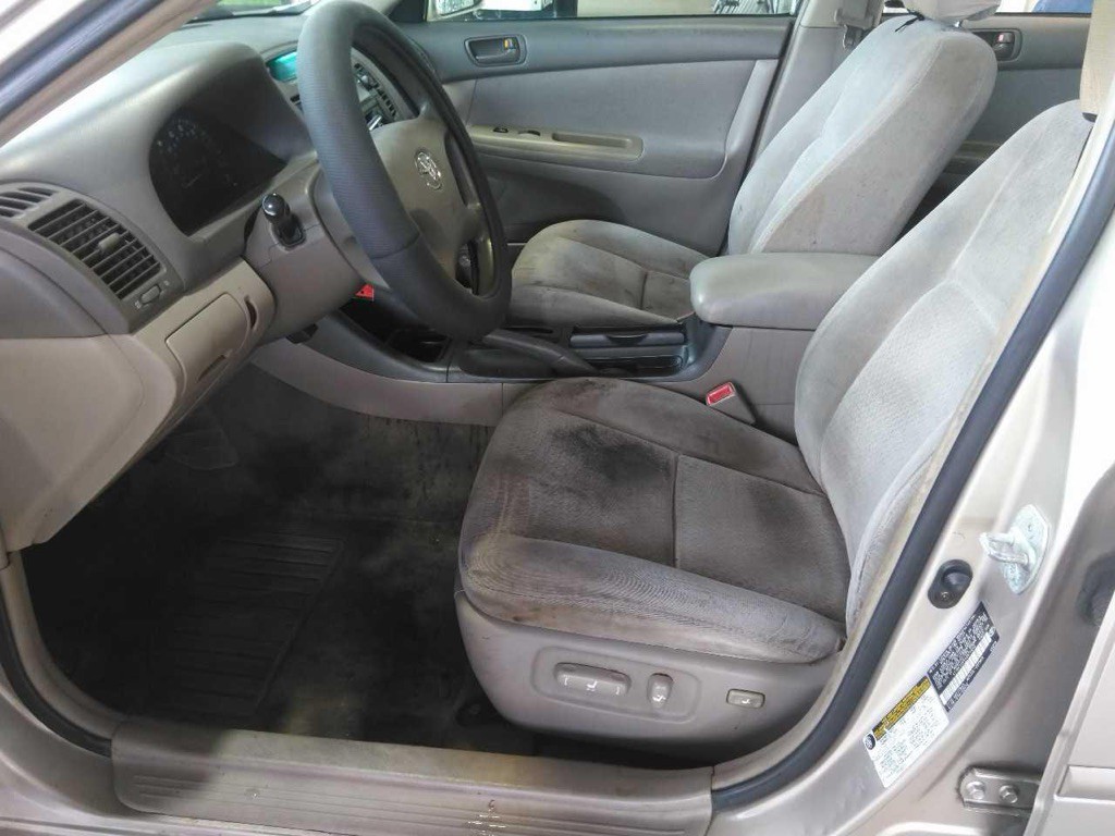 2004 Toyota Camry Image 5