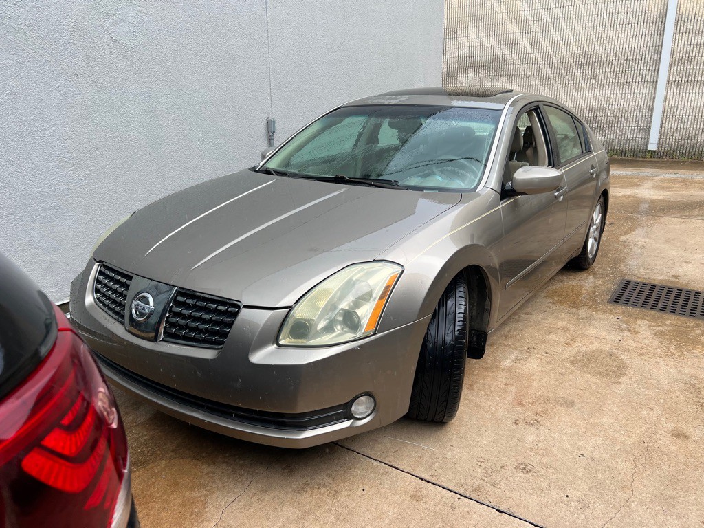 2004 Nissan Maxima Image 1