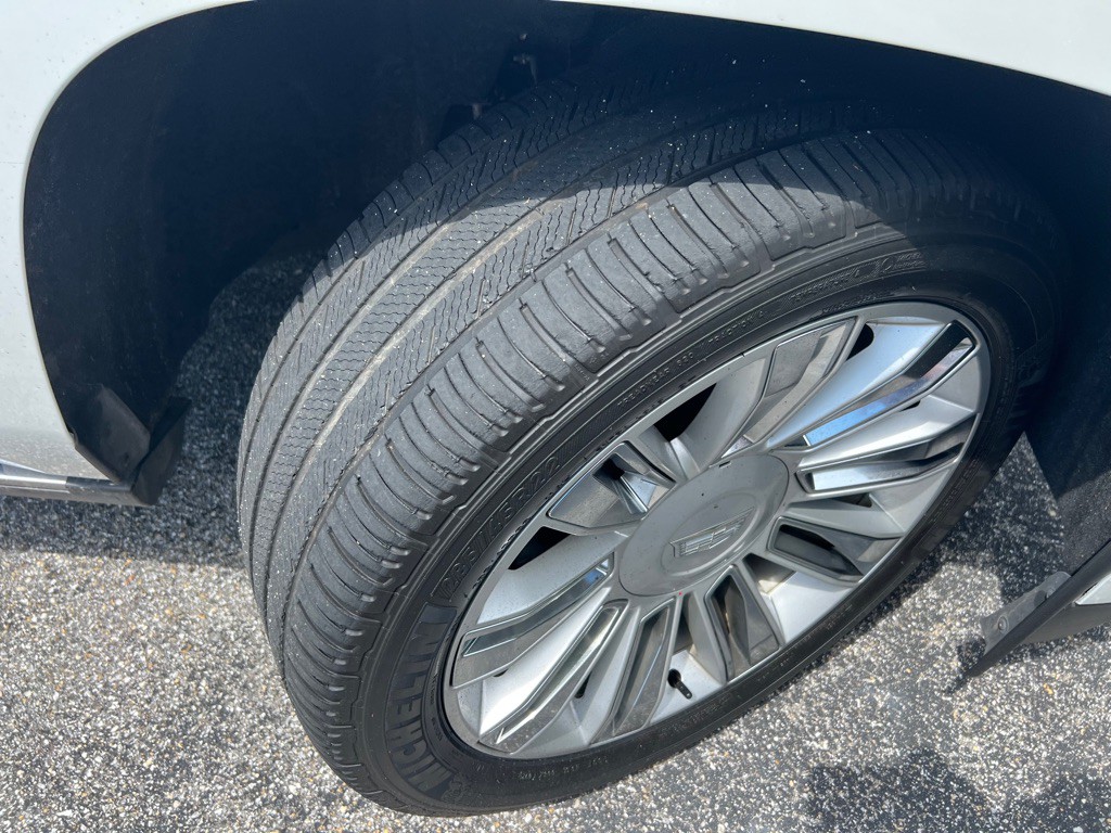 2018 Cadillac Escalade Image 16