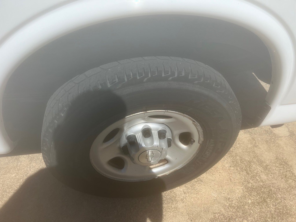 2019 Chevrolet Express Image 4