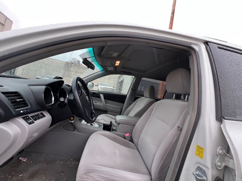 2010 Toyota Highlander Image 4