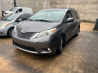 Image for 2014 Toyota Sienna XLE ID: 7096748