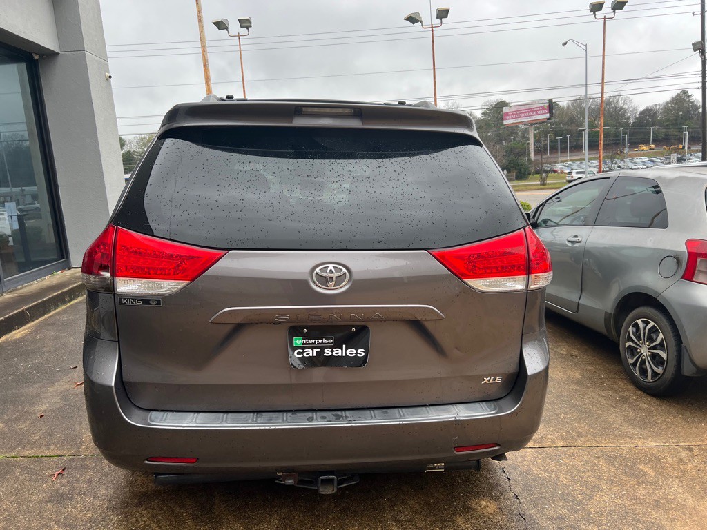 2014 Toyota Sienna Image 13