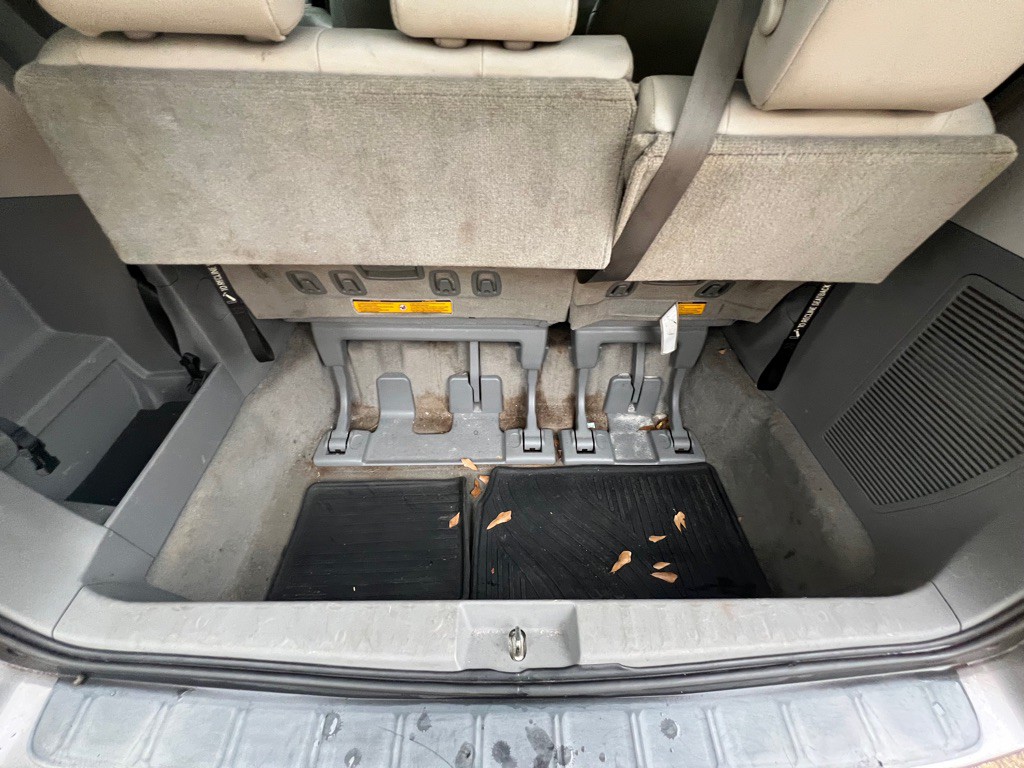 2014 Toyota Sienna Image 15