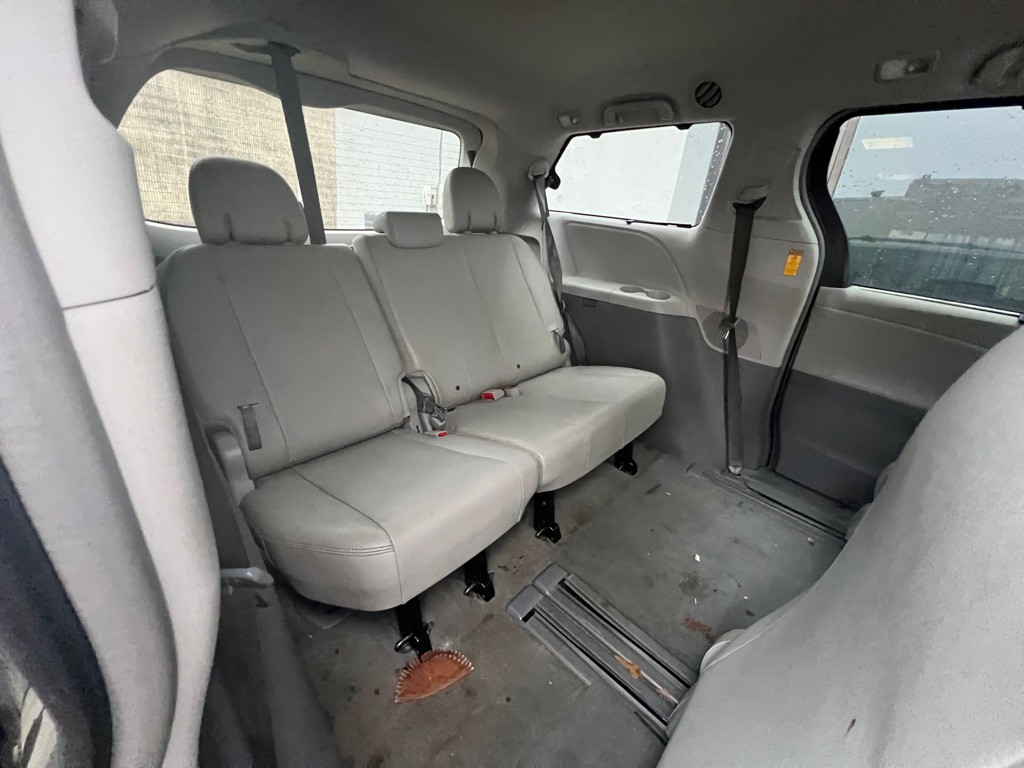 2014 Toyota Sienna Image 19