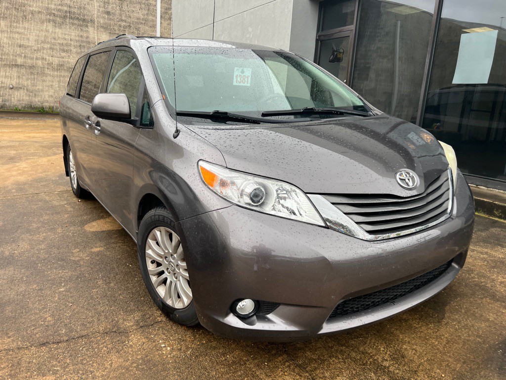 2014 Toyota Sienna Image 21