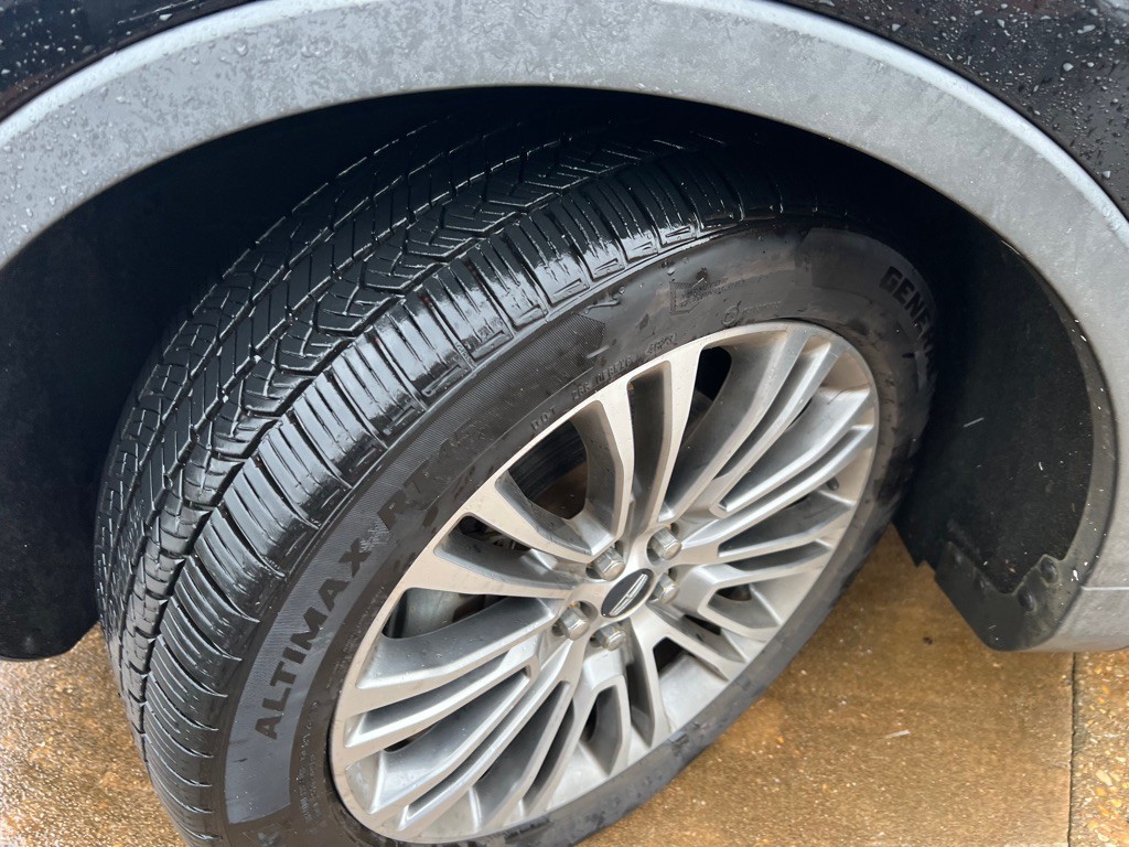 2016 Lincoln MKX Image 2