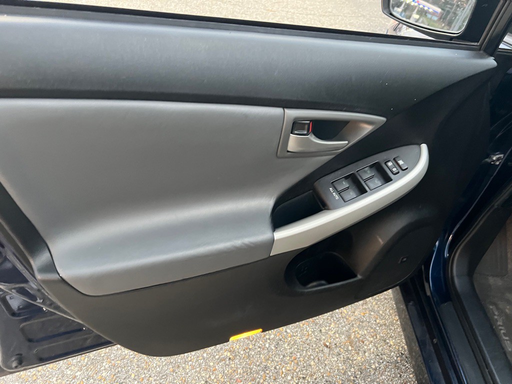 2013 Toyota Prius Image 5