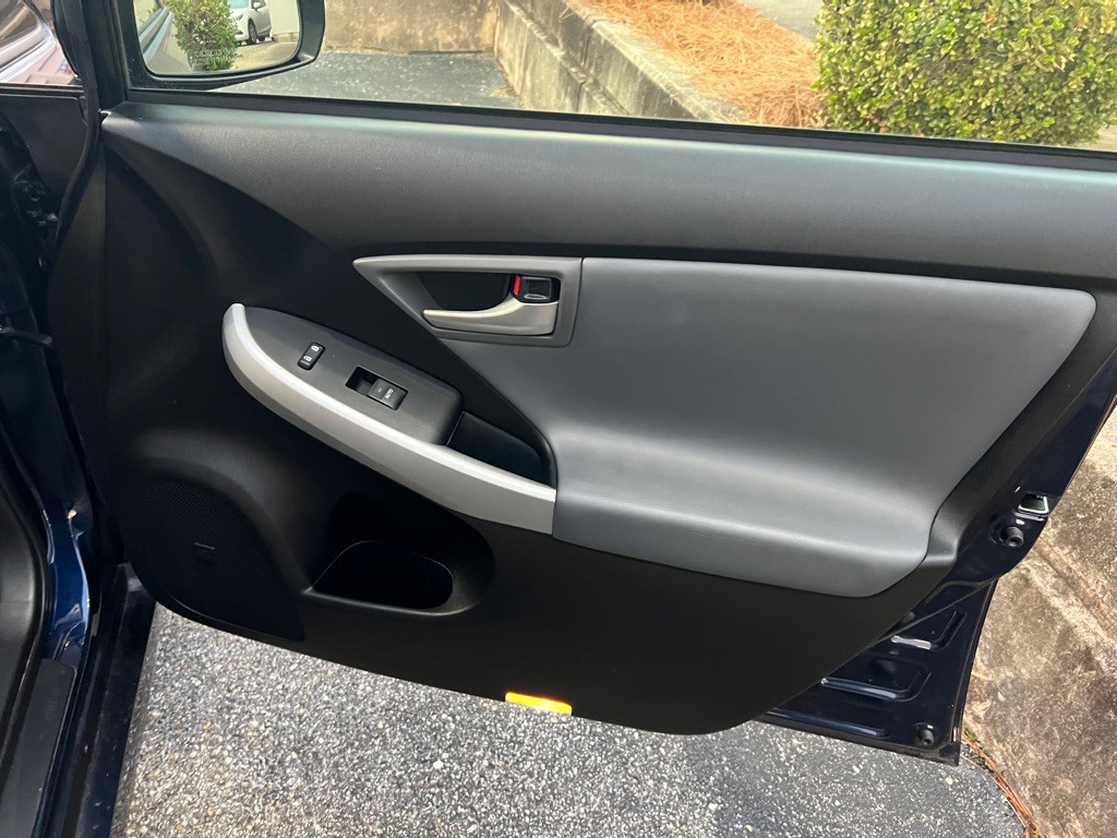 2013 Toyota Prius Image 17