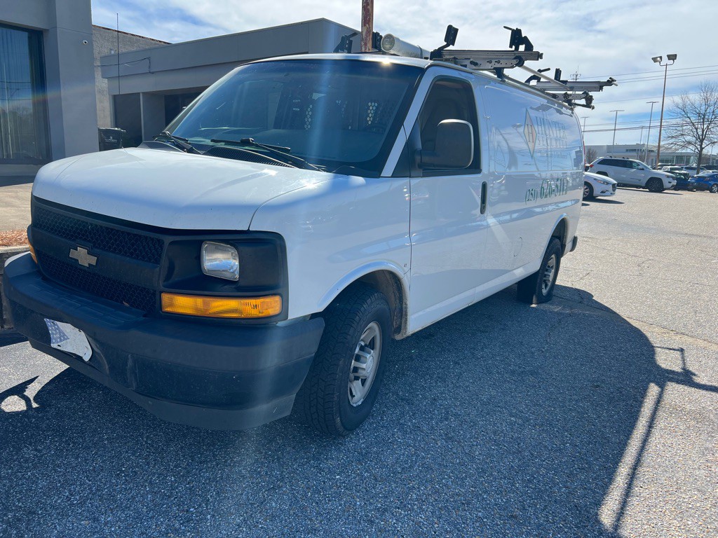 2017 Chevrolet Express Image 1