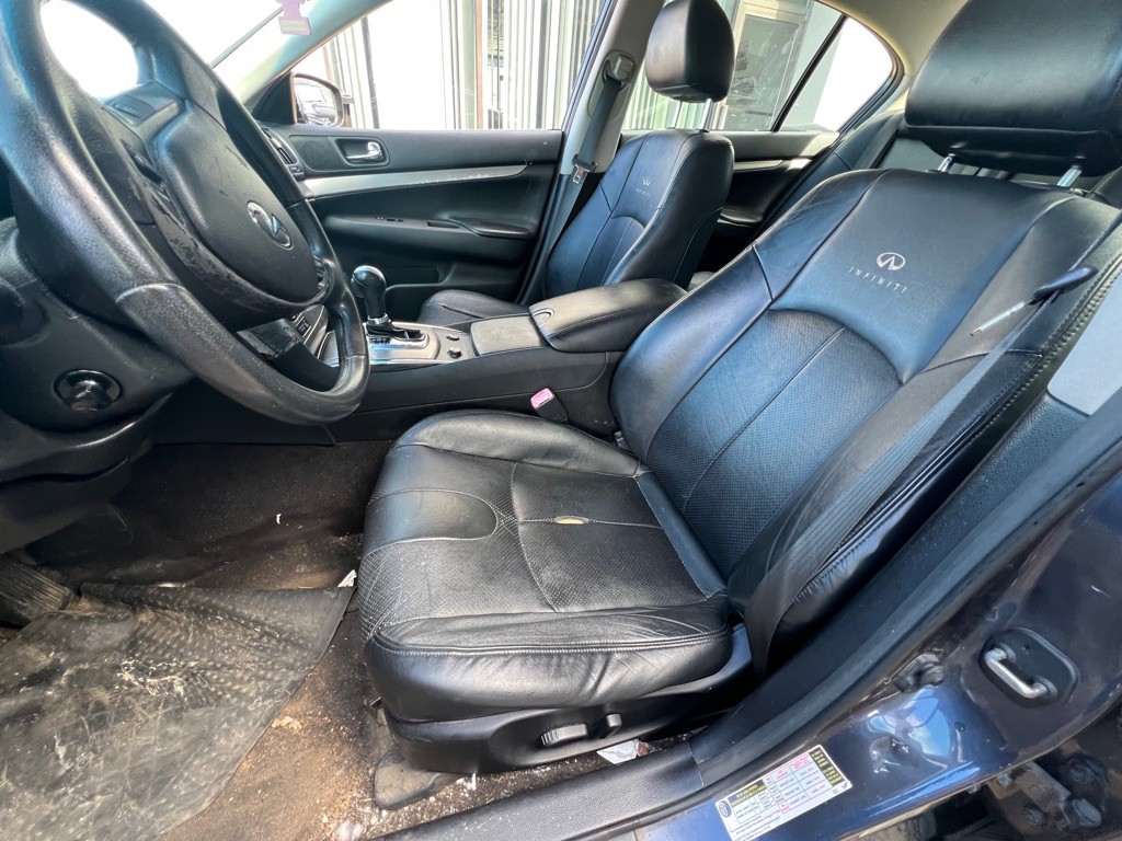 2010 INFINITI G37 Image 6