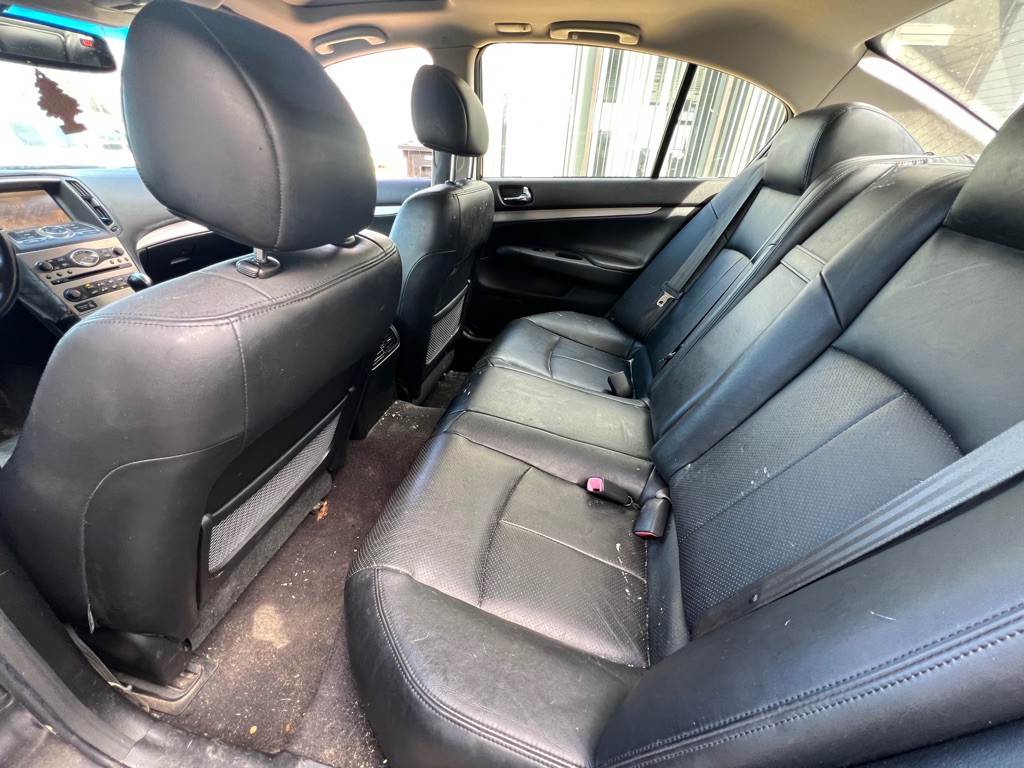 2010 INFINITI G37 Image 8