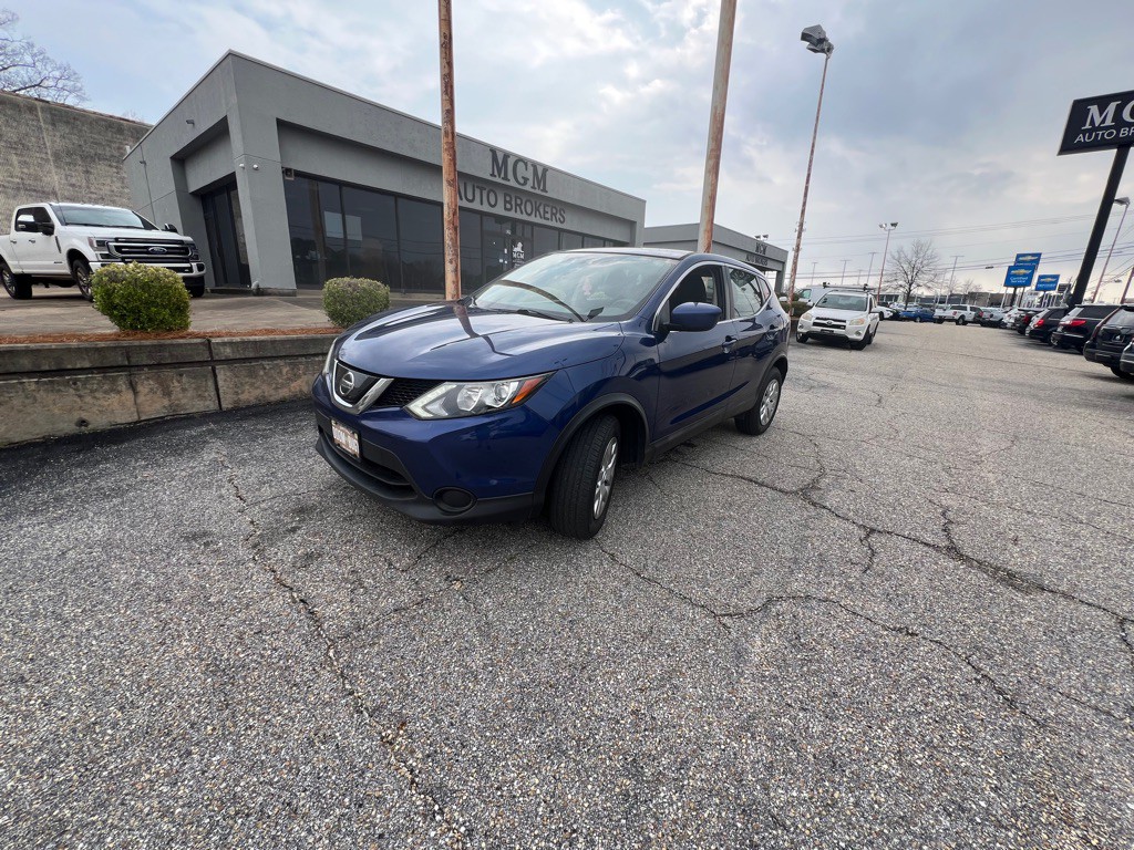 2019 Nissan Rogue Image 1
