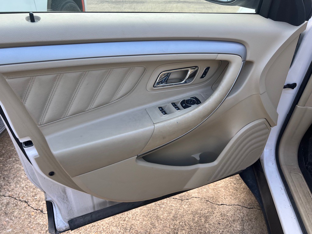 2018 Ford Taurus Image 3