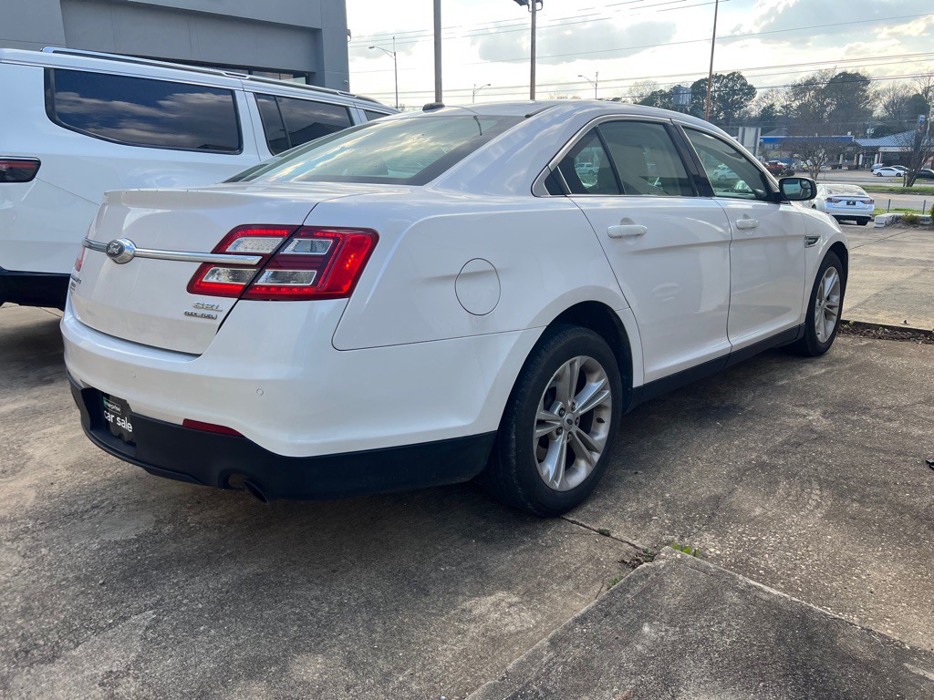 2018 Ford Taurus Image 12