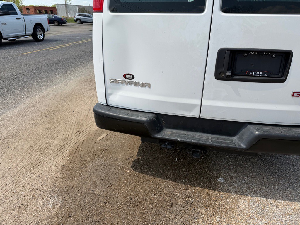 2022 GMC Savana Image 3