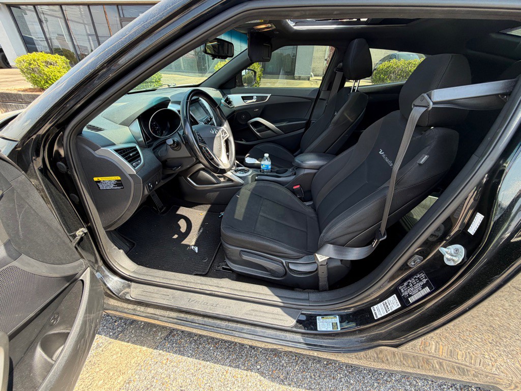 2017 Hyundai Veloster Image 3