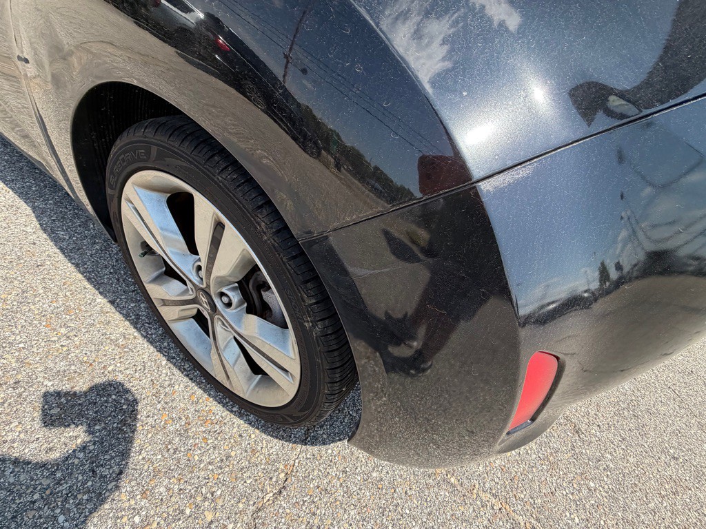 2017 Hyundai Veloster Image 6