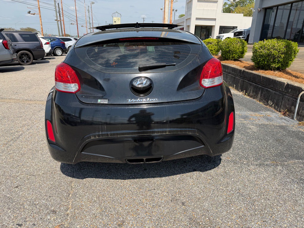 2017 Hyundai Veloster Image 8
