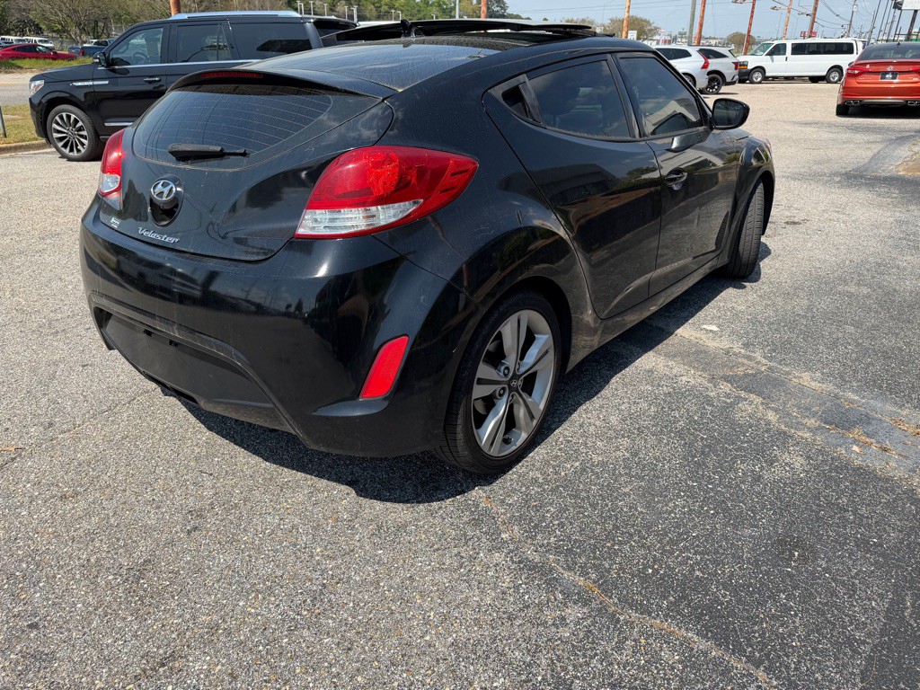 2017 Hyundai Veloster Image 11