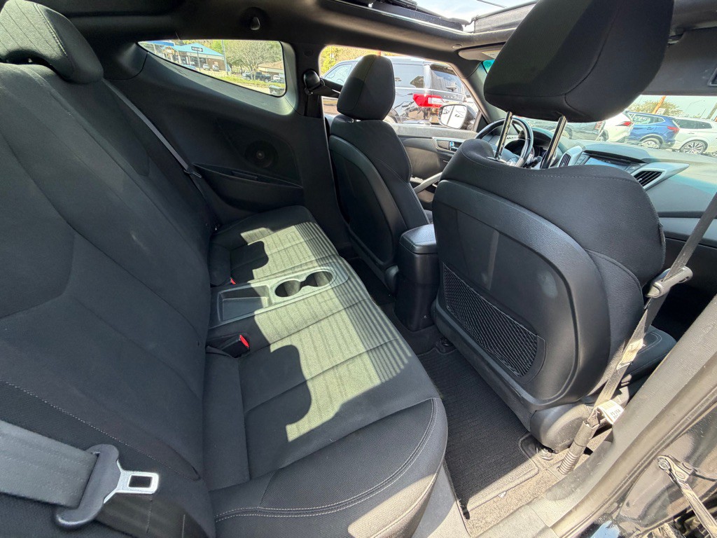 2017 Hyundai Veloster Image 12