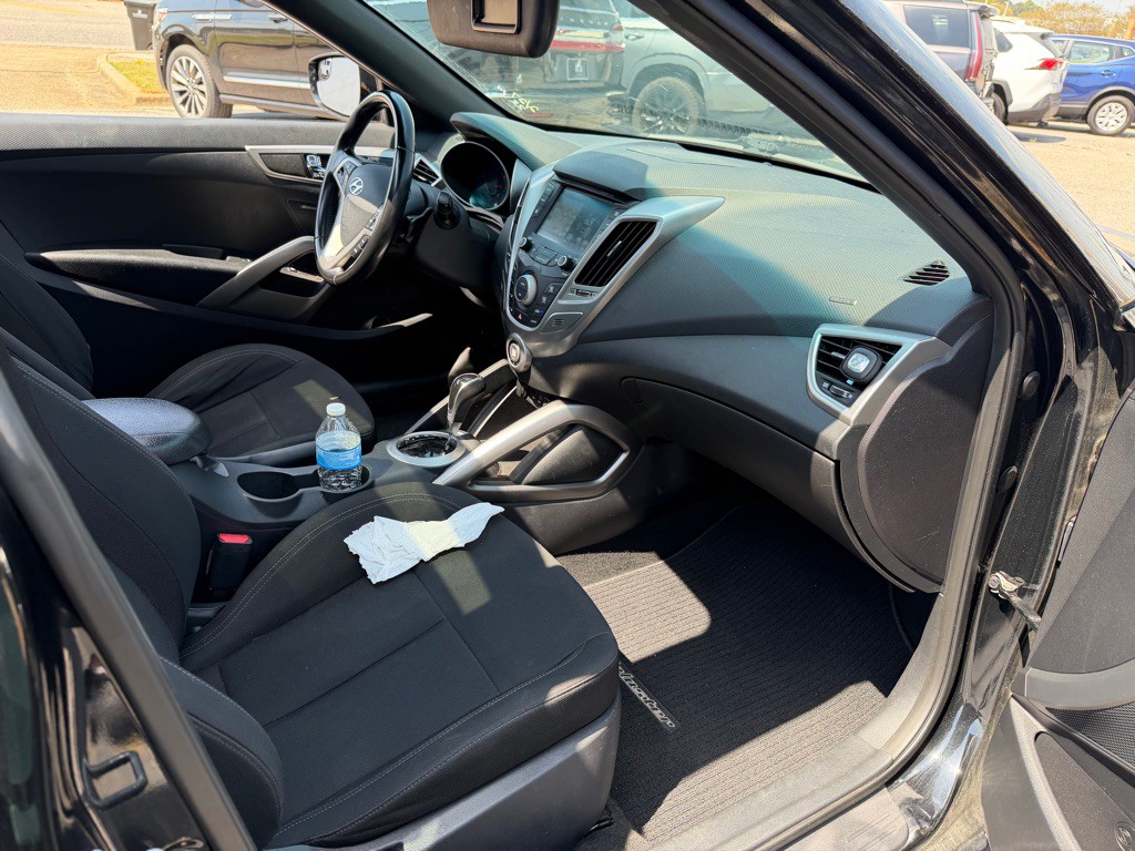 2017 Hyundai Veloster Image 14