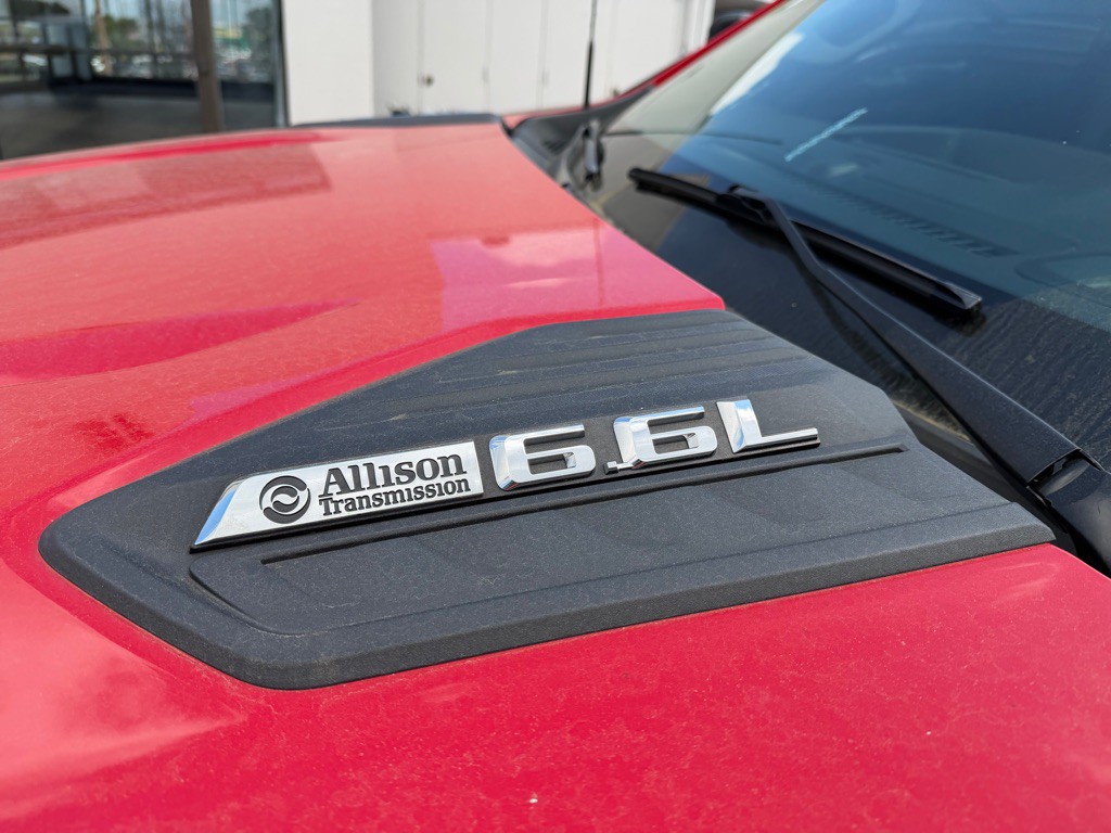 2024 Chevrolet Silverado 1500 Image 2