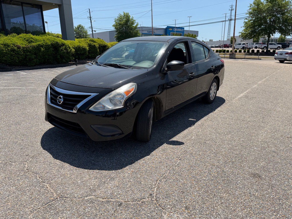 2017 Nissan Versa Image 1