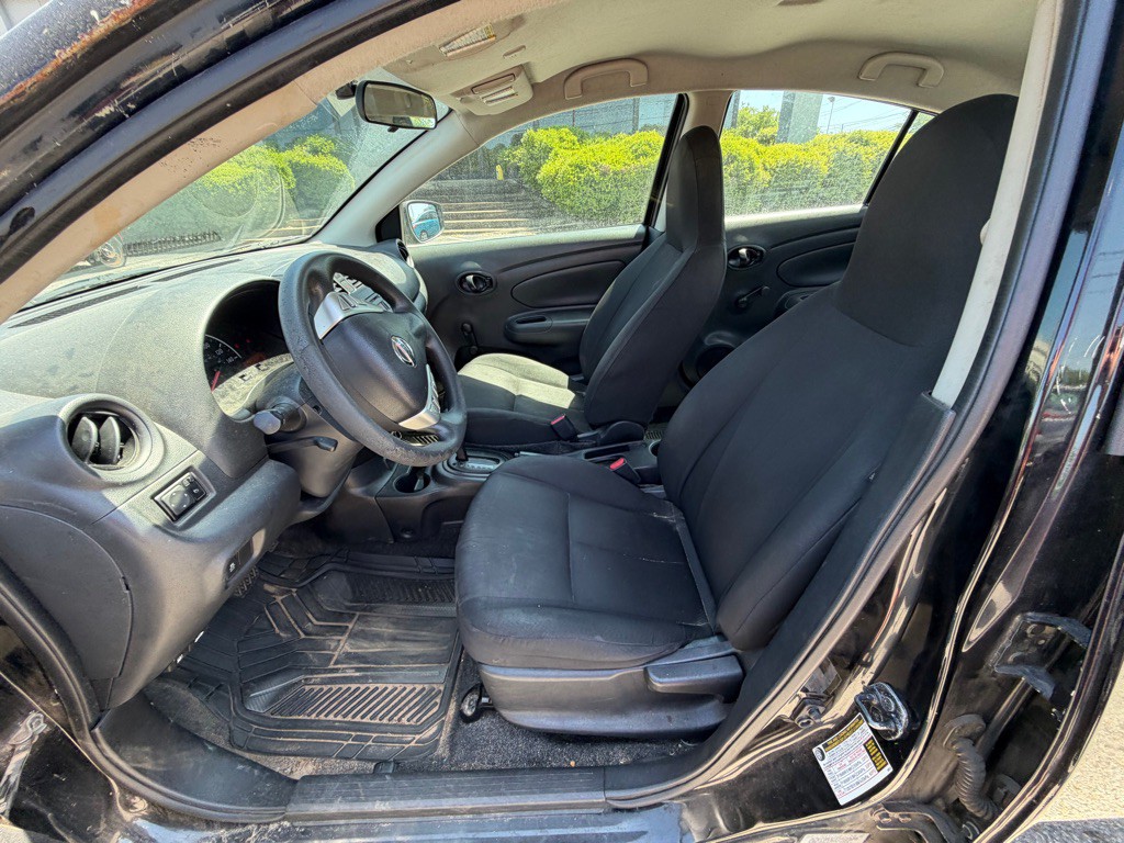 2017 Nissan Versa Image 2