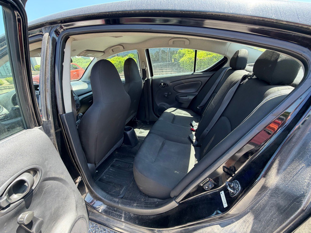 2017 Nissan Versa Image 4