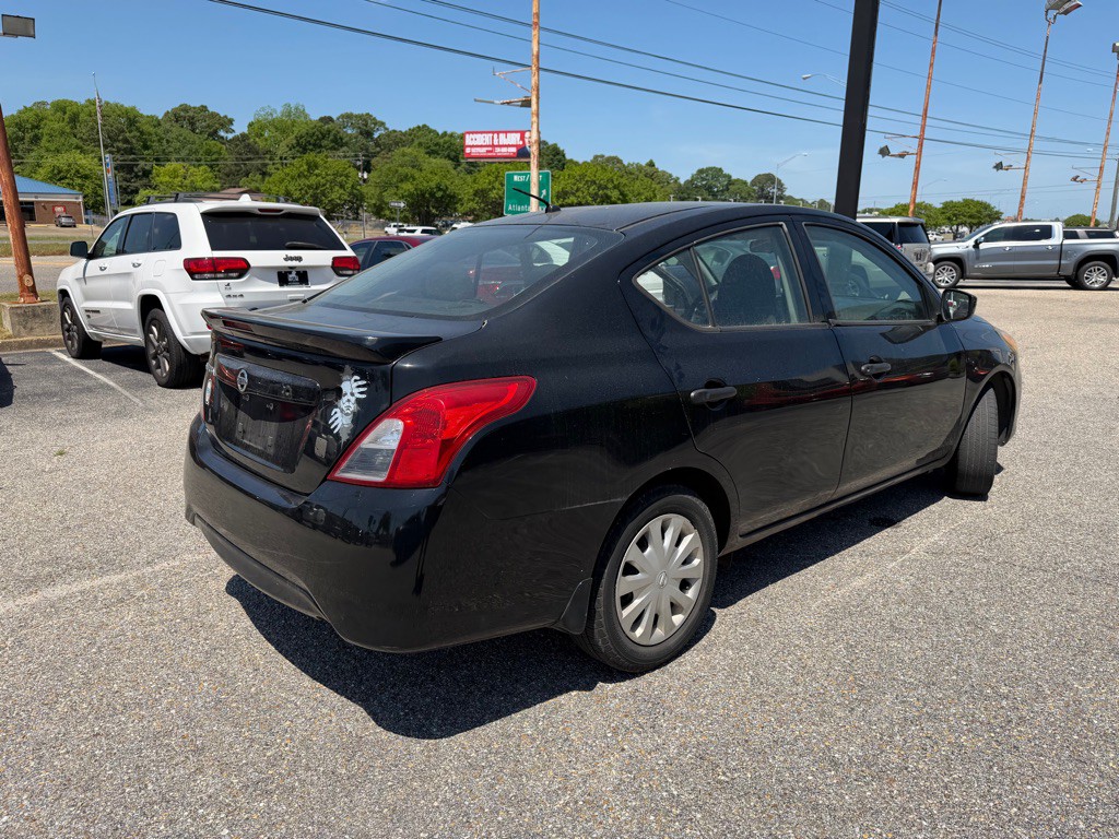 2017 Nissan Versa Image 6