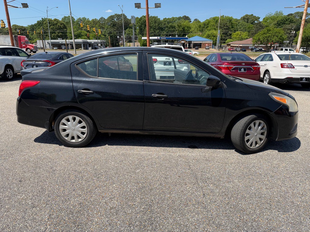 2017 Nissan Versa Image 7