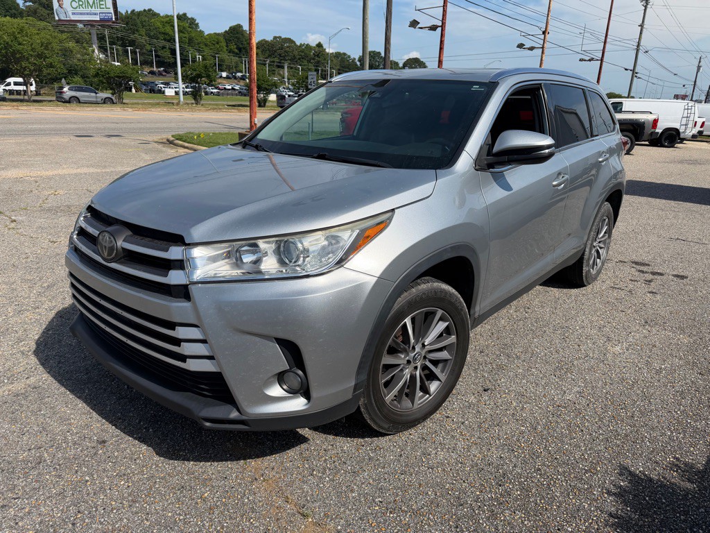 2019 Toyota Highlander Image 1